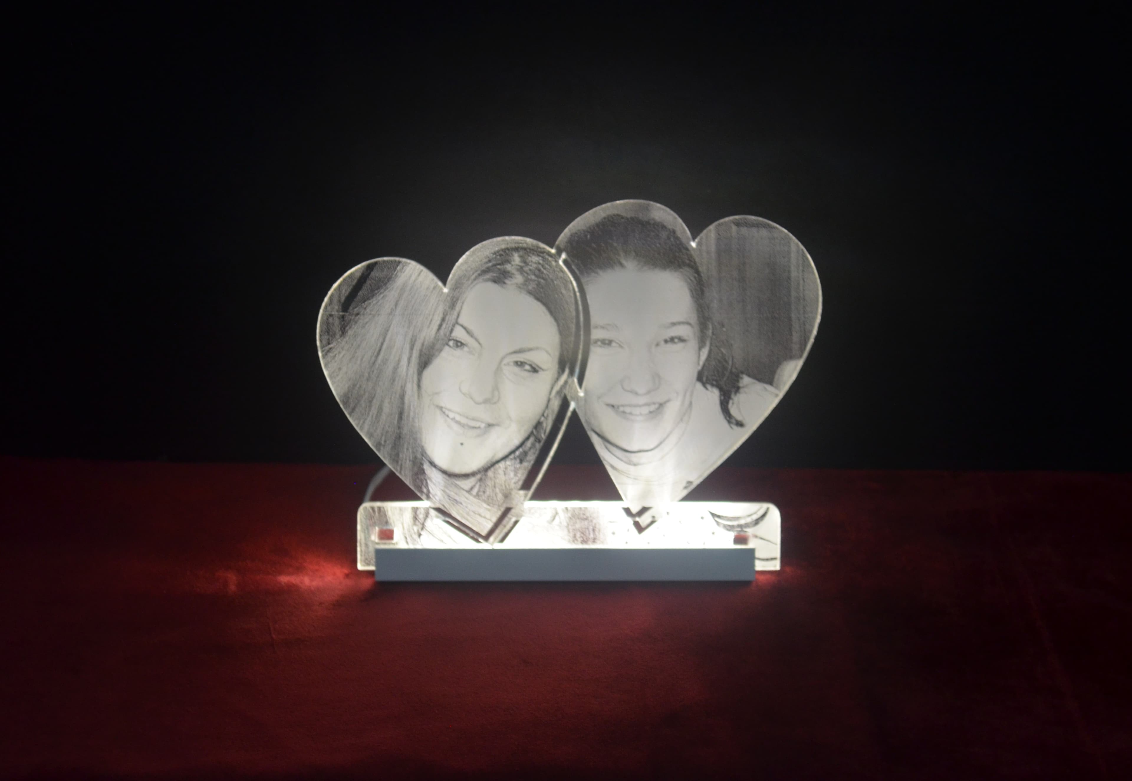 Plaque en plexiglas 8mm double cœur gravé 
